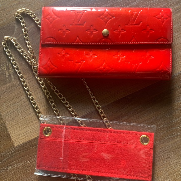 Louis Vuitton Handbags - 🚨🚨3pc.Vintage LV RED VERNIS wallet 47” unbranded chain & insert 4 crossbody